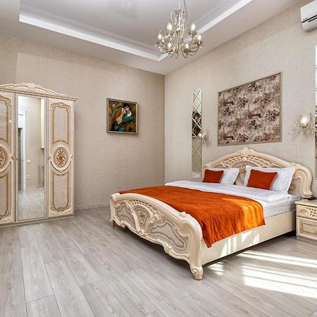 2 Bedroom Apartment Tykha Street City Center With Parking Place Lviv Ngoại thất bức ảnh