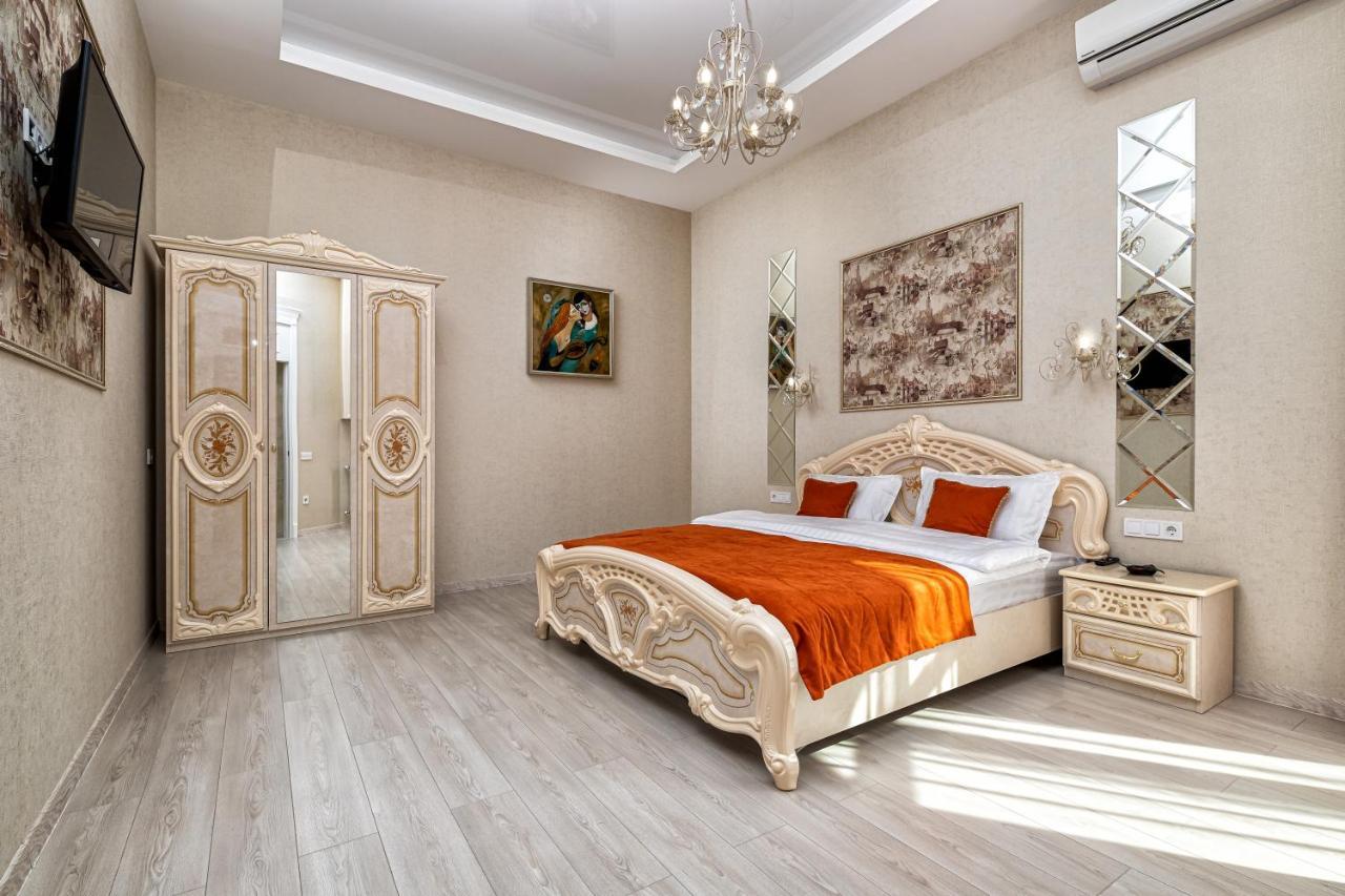 2 Bedroom Apartment Tykha Street City Center With Parking Place Lviv Ngoại thất bức ảnh