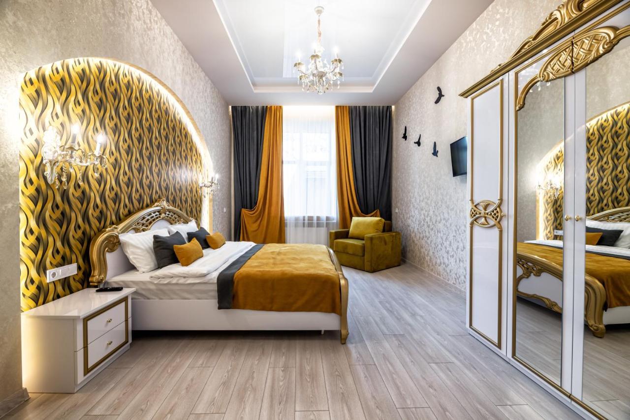 2 Bedroom Apartment Tykha Street City Center With Parking Place Lviv Ngoại thất bức ảnh