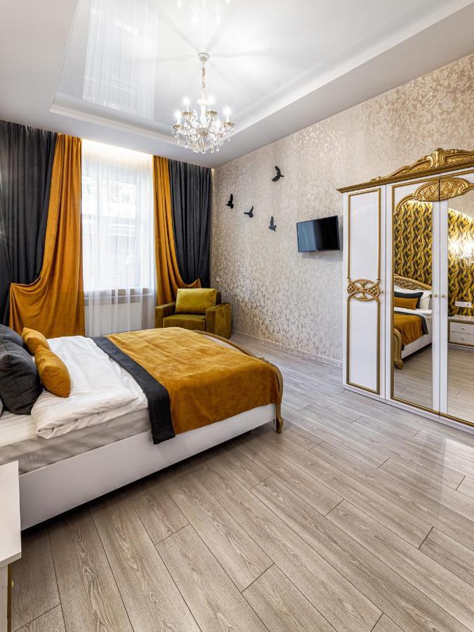 2 Bedroom Apartment Tykha Street City Center With Parking Place Lviv Ngoại thất bức ảnh