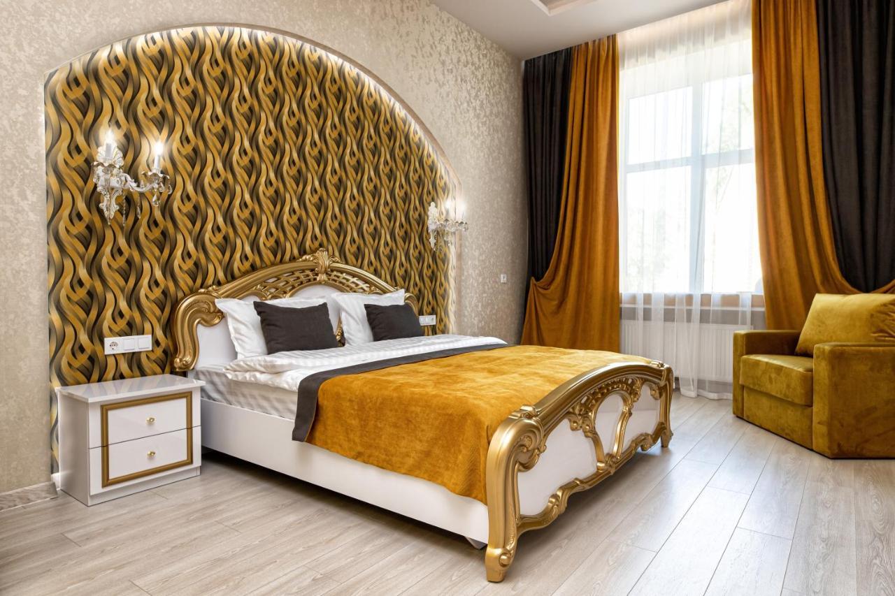 2 Bedroom Apartment Tykha Street City Center With Parking Place Lviv Ngoại thất bức ảnh