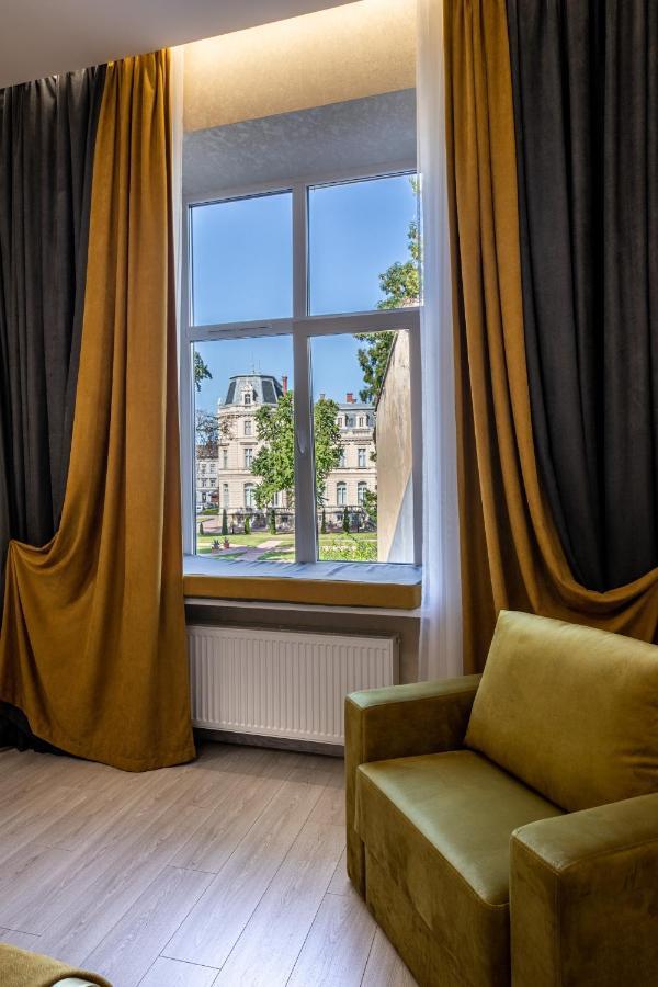 2 Bedroom Apartment Tykha Street City Center With Parking Place Lviv Ngoại thất bức ảnh