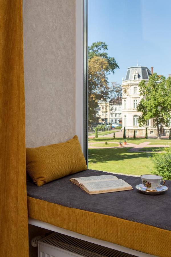 2 Bedroom Apartment Tykha Street City Center With Parking Place Lviv Ngoại thất bức ảnh