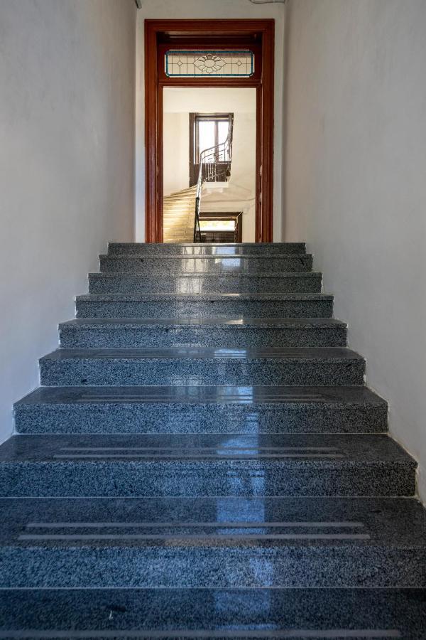 2 Bedroom Apartment Tykha Street City Center With Parking Place Lviv Ngoại thất bức ảnh