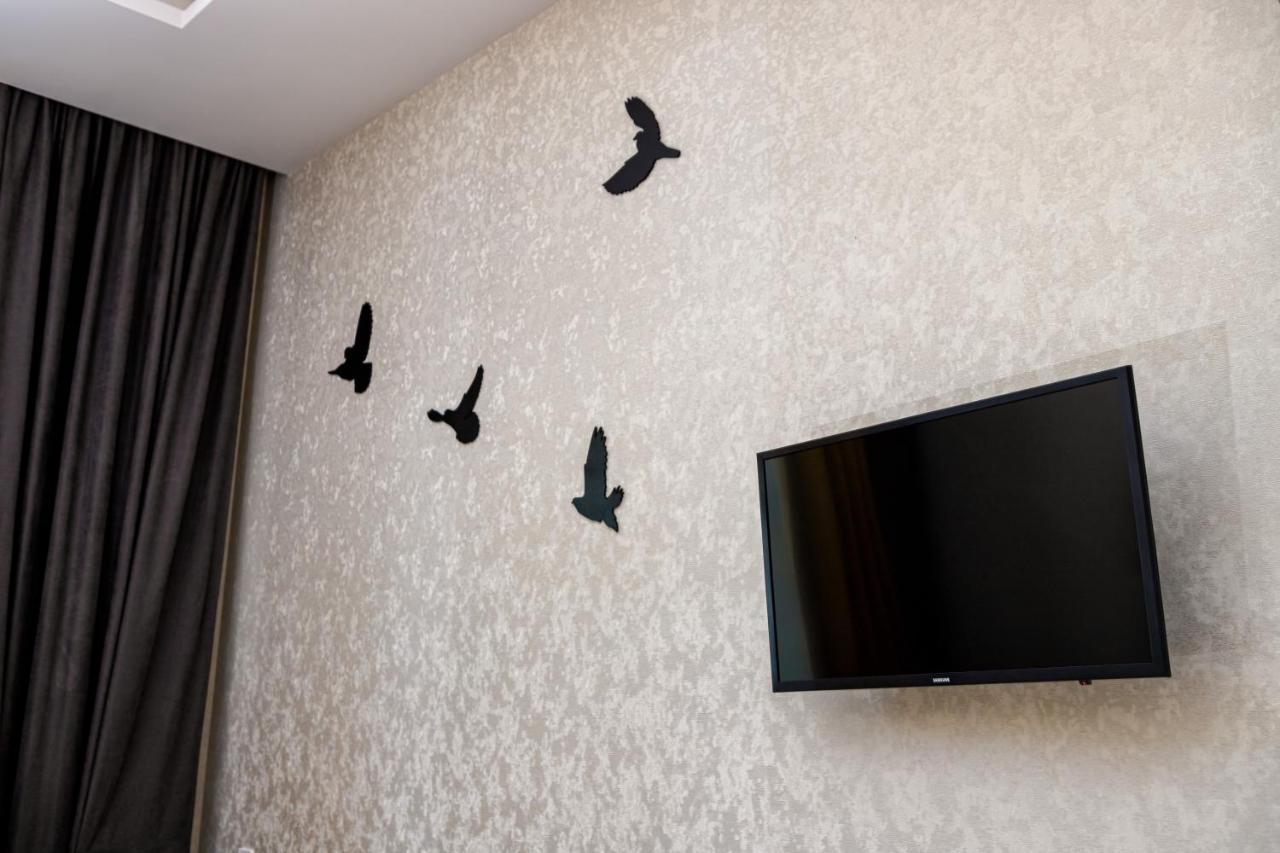 2 Bedroom Apartment Tykha Street City Center With Parking Place Lviv Ngoại thất bức ảnh