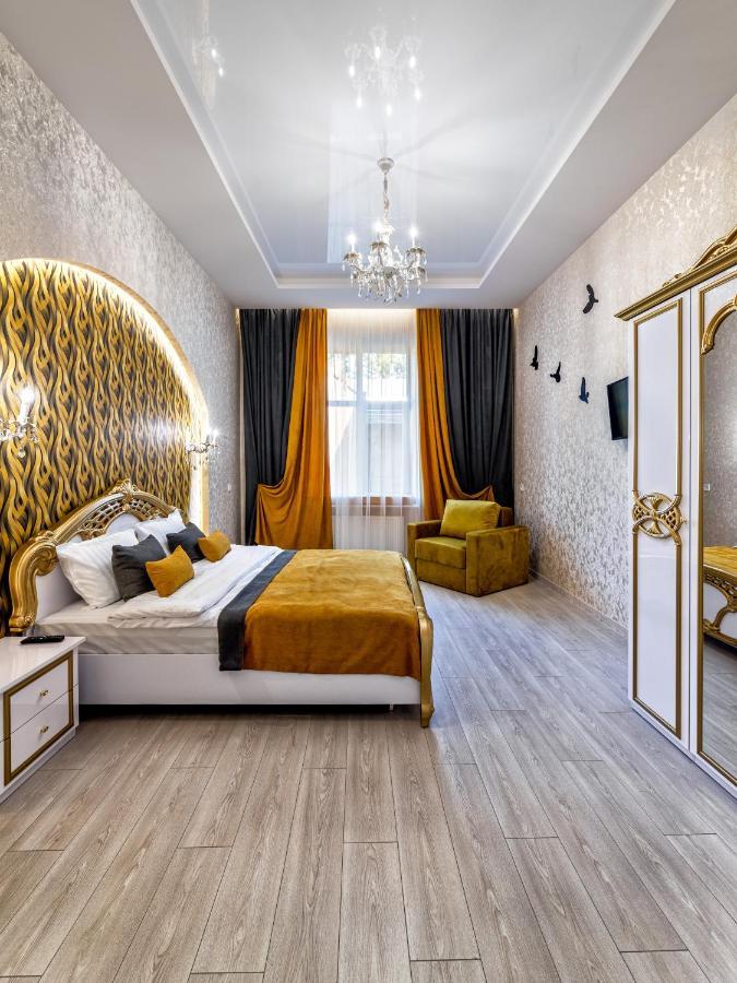 2 Bedroom Apartment Tykha Street City Center With Parking Place Lviv Ngoại thất bức ảnh