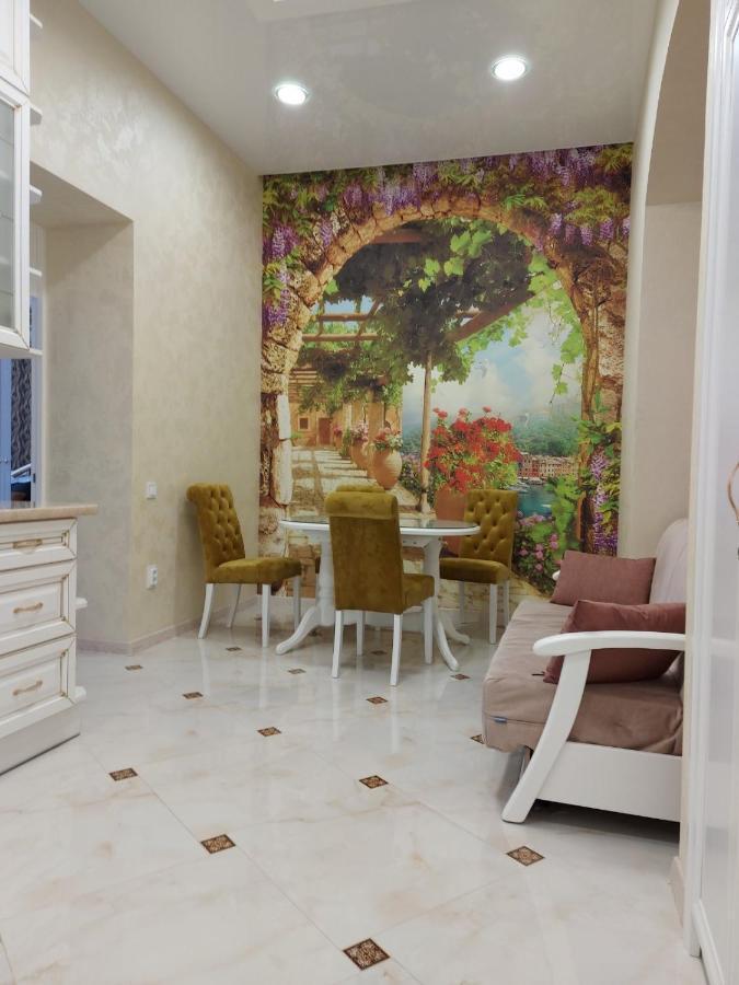 2 Bedroom Apartment Tykha Street City Center With Parking Place Lviv Ngoại thất bức ảnh